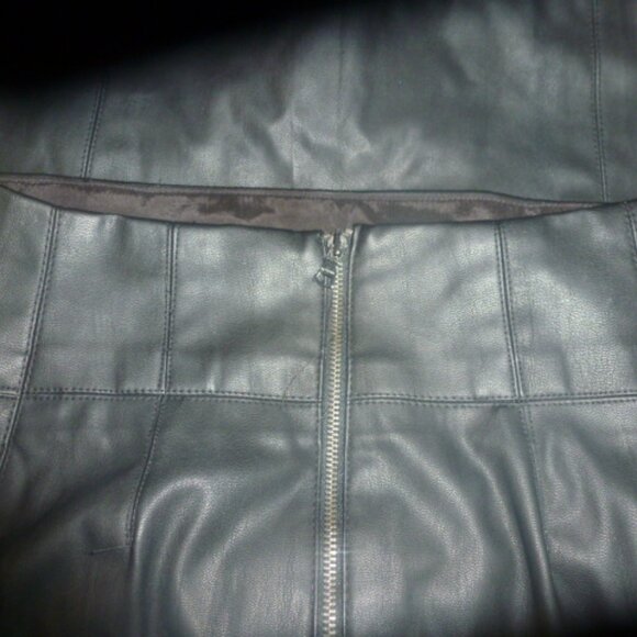 Express “leather” midi pencil skirt. Size 6 - Picture 3 of 13